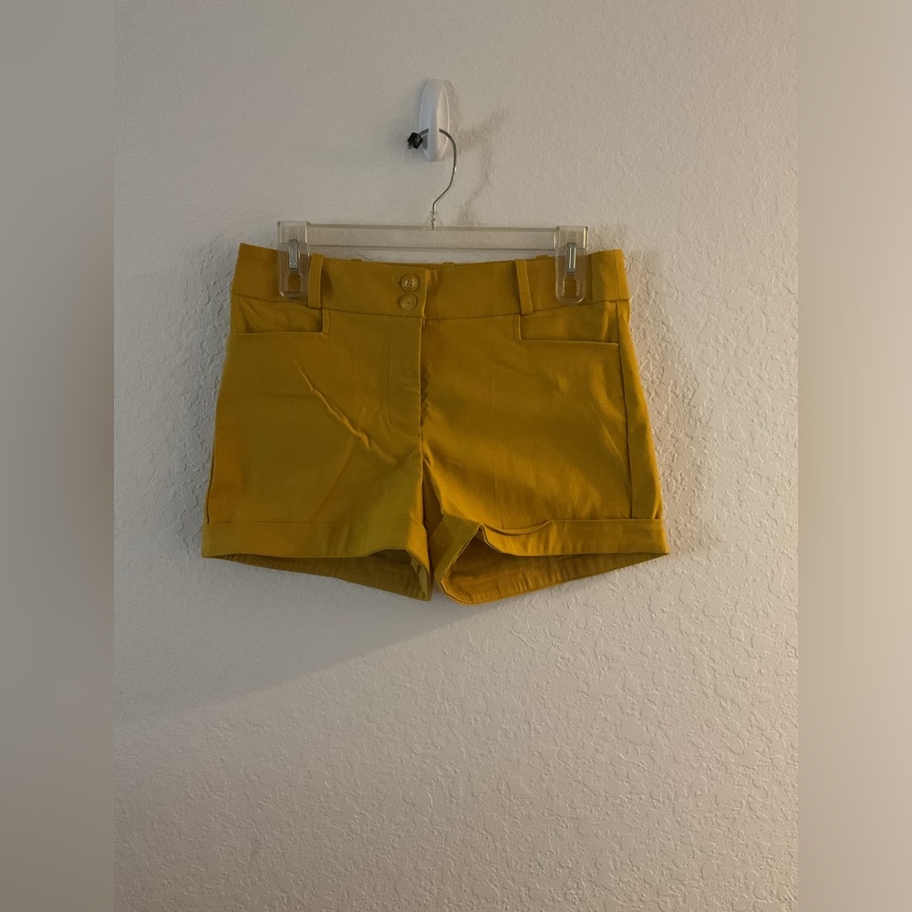 HAVE mustard short pants